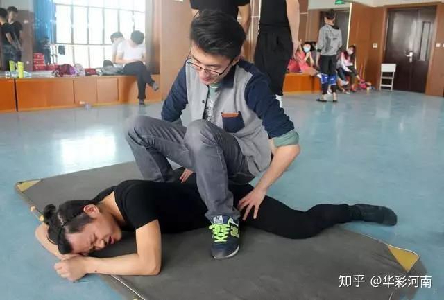 最新压腿技巧深度解析与个人体验分享