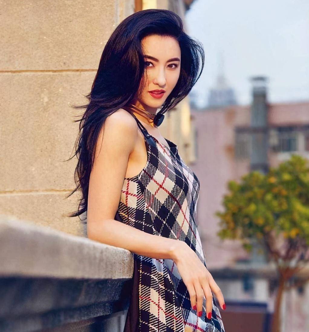 星女郎最新风采与小巷深处的独特风情