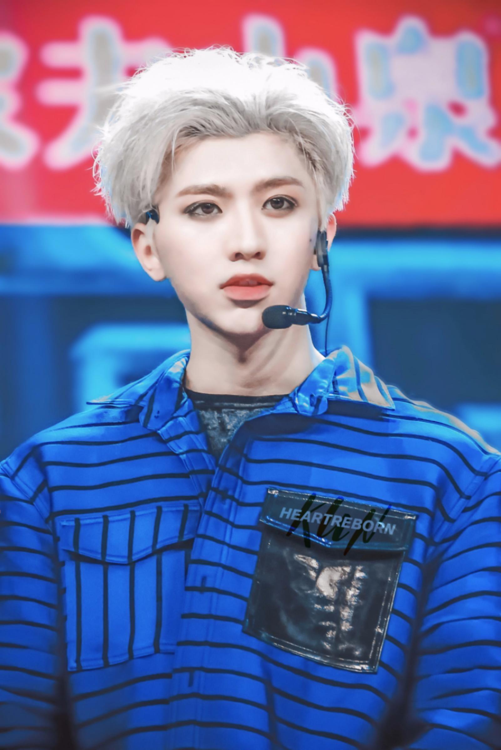 蔡徐坤最新魅力瞬间照片大放送