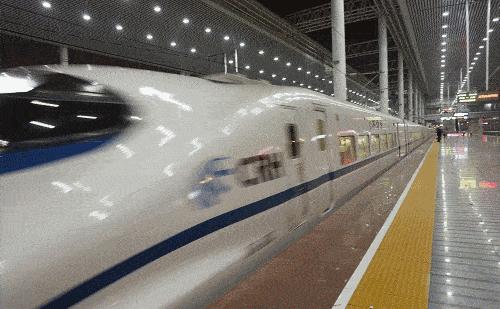 重磅科技新品震撼发布,颠覆想象,重塑未来生活!