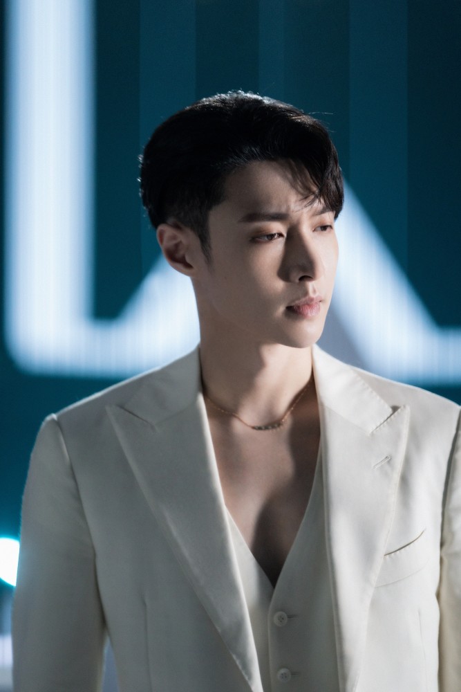 张艺兴少年之名最新,如何学习与模仿其舞蹈和音乐创作技能?