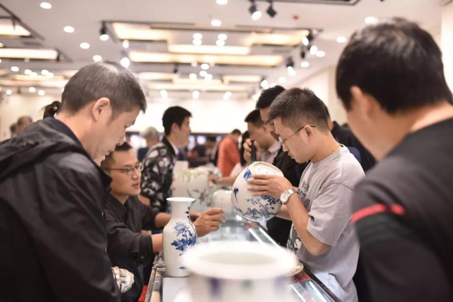 华山论鉴最新一期，变化的力量——自信与成就感的源泉探索